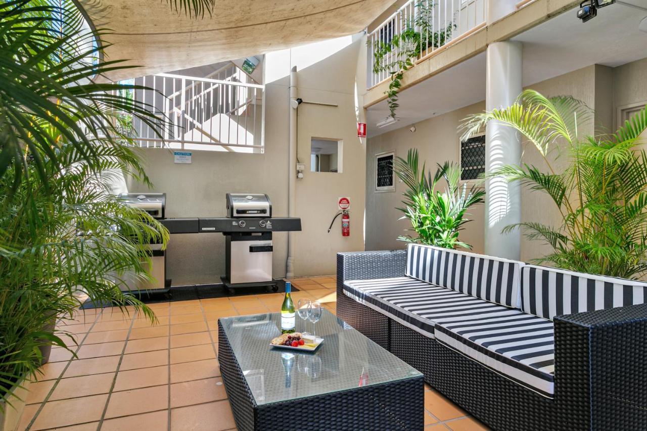 Port Douglas Apartments - Adults Only Oasis Eksteriør billede