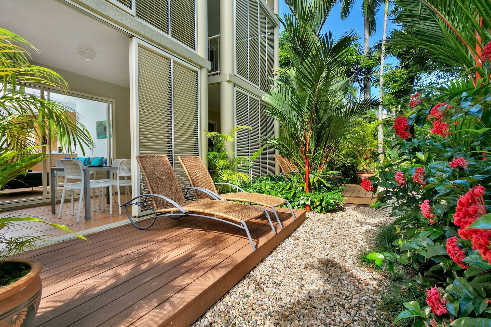 Port Douglas Apartments - Adults Only Oasis Eksteriør billede