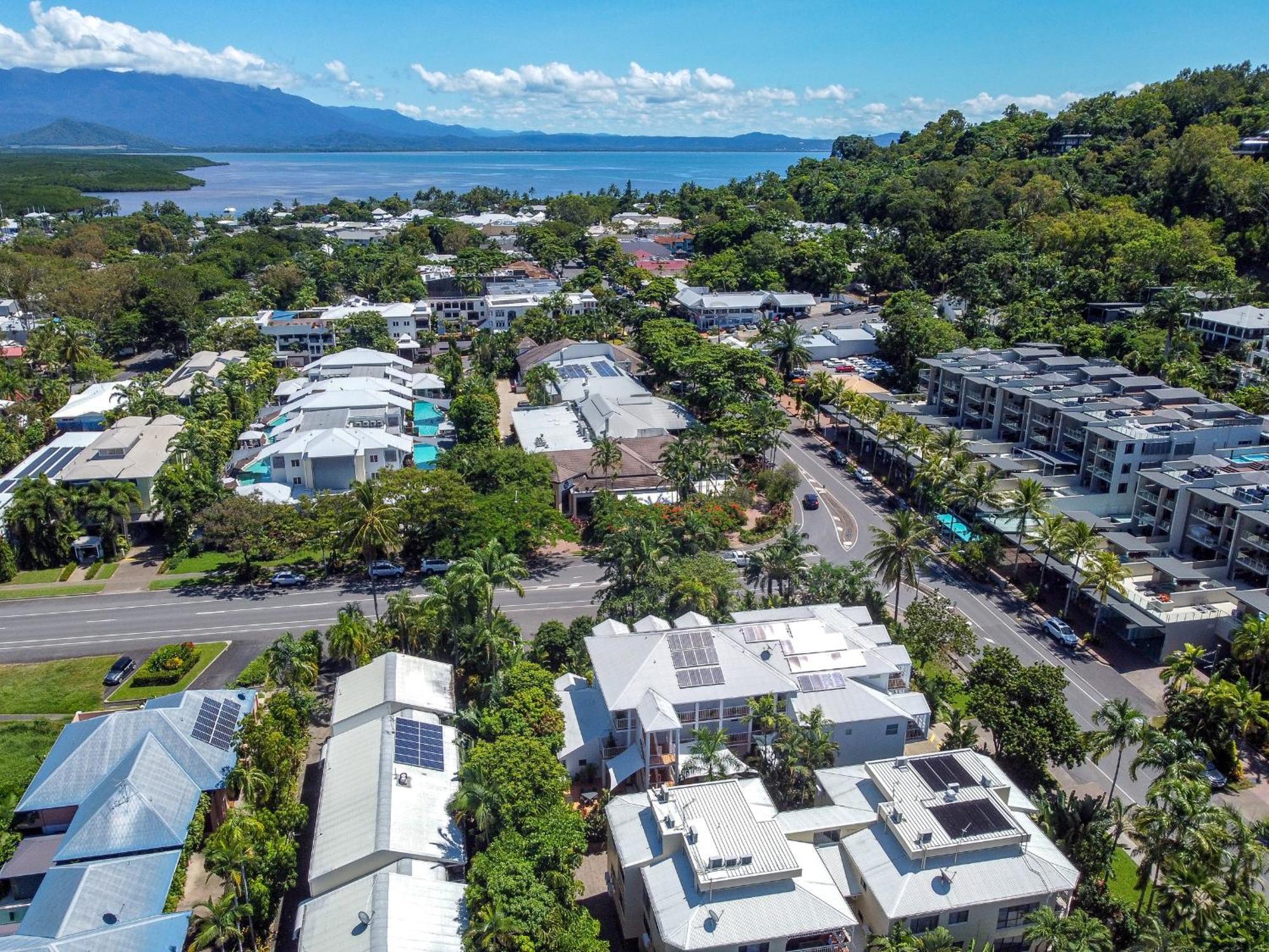 Port Douglas Apartments - Adults Only Oasis Eksteriør billede