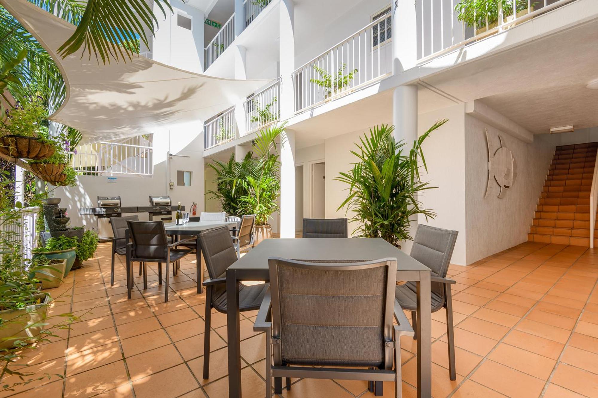 Port Douglas Apartments - Adults Only Oasis Eksteriør billede