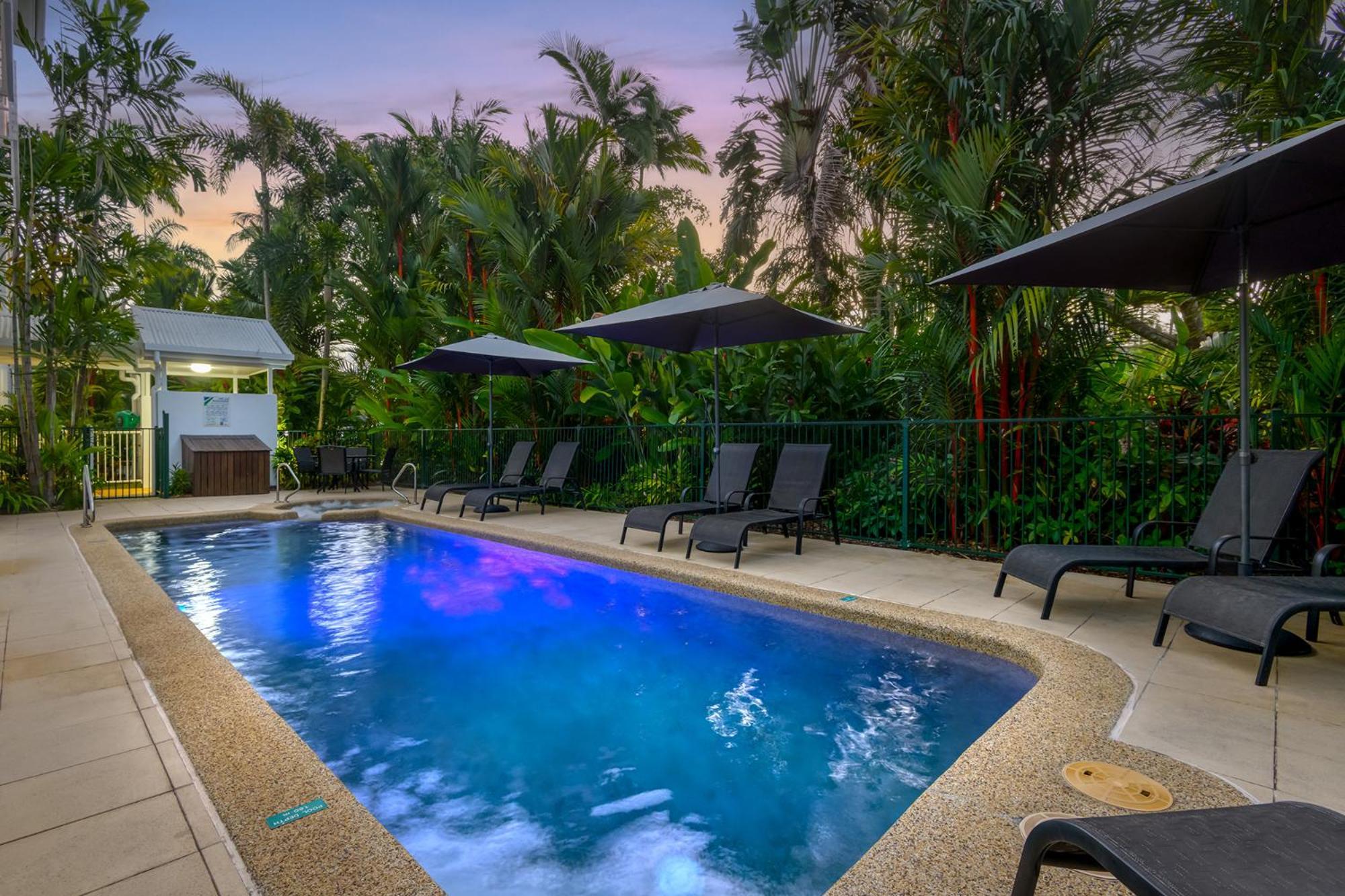 Port Douglas Apartments - Adults Only Oasis Eksteriør billede