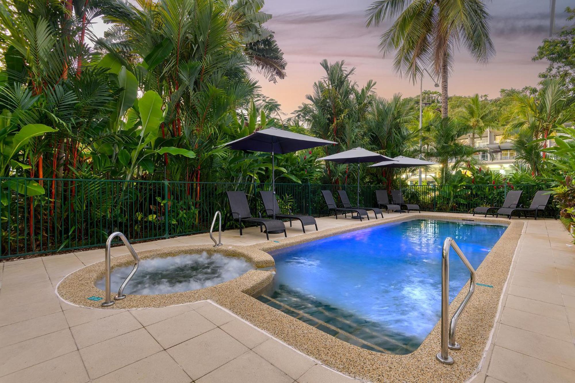 Port Douglas Apartments - Adults Only Oasis Eksteriør billede