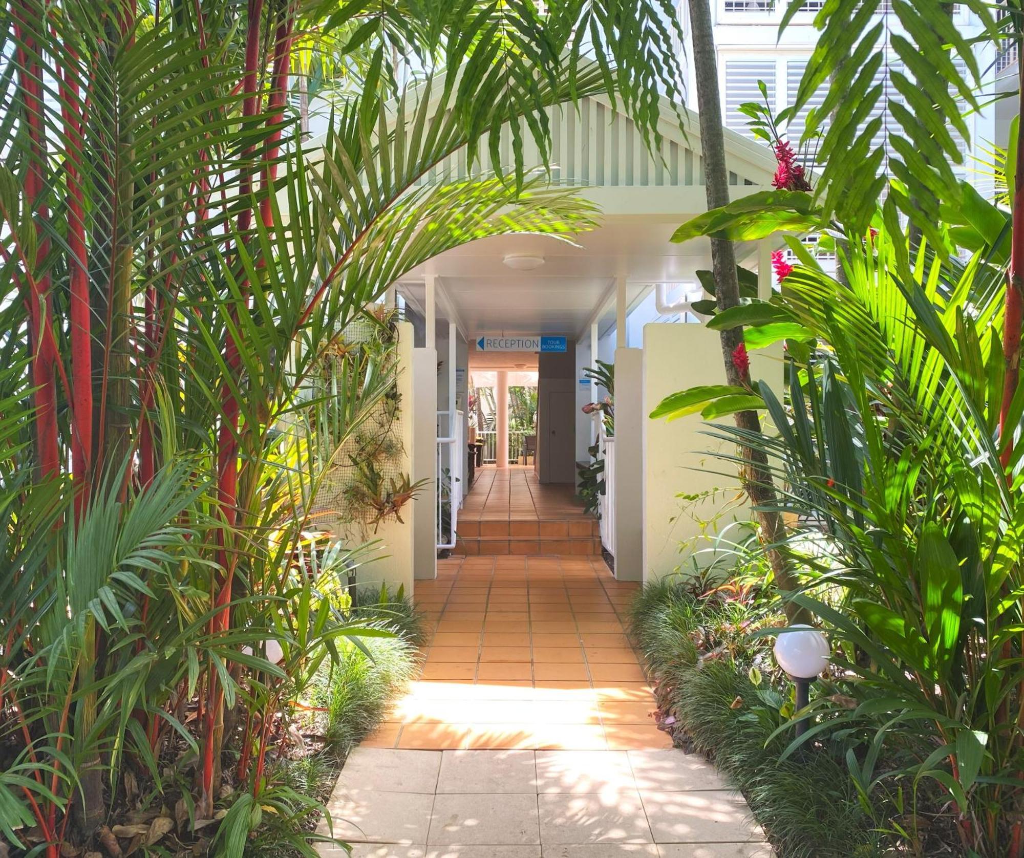 Port Douglas Apartments - Adults Only Oasis Eksteriør billede