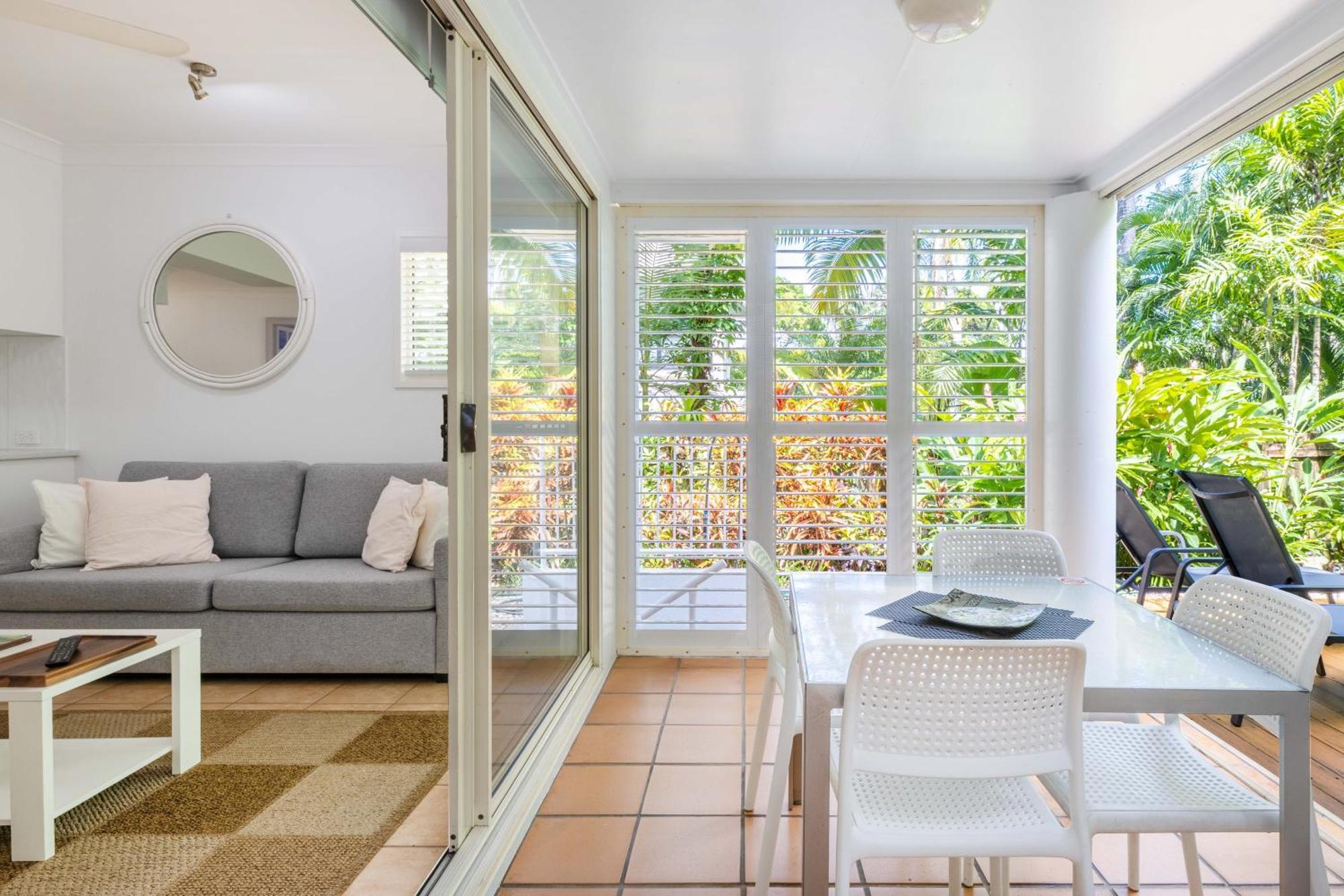 Port Douglas Apartments - Adults Only Oasis Eksteriør billede