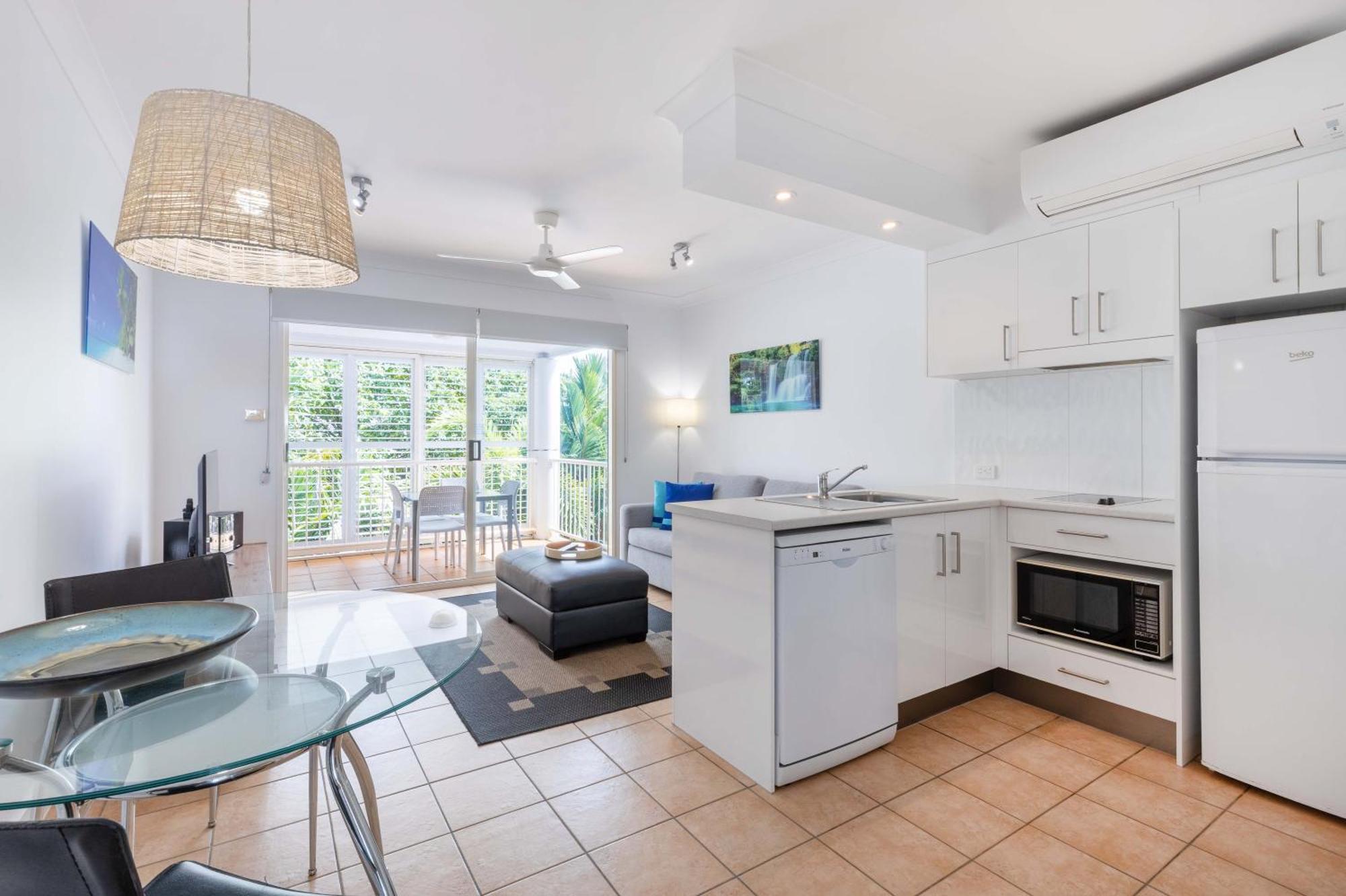 Port Douglas Apartments - Adults Only Oasis Eksteriør billede